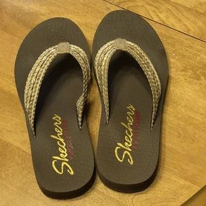 Skechers flip flops